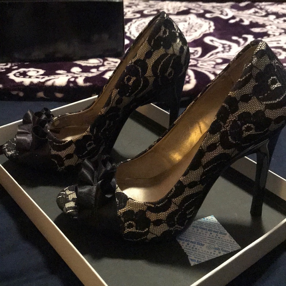 Carlos Santana lace heels